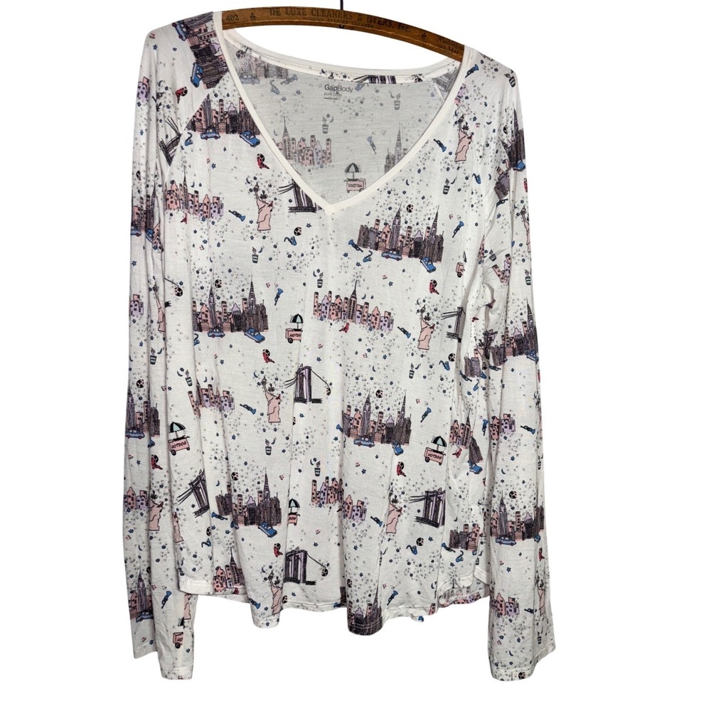GapBody Womens L Pure Body NYC Skyline Print Pajama Top V-Neck Long Sleeve